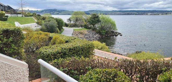 Lake Edge Resort Image