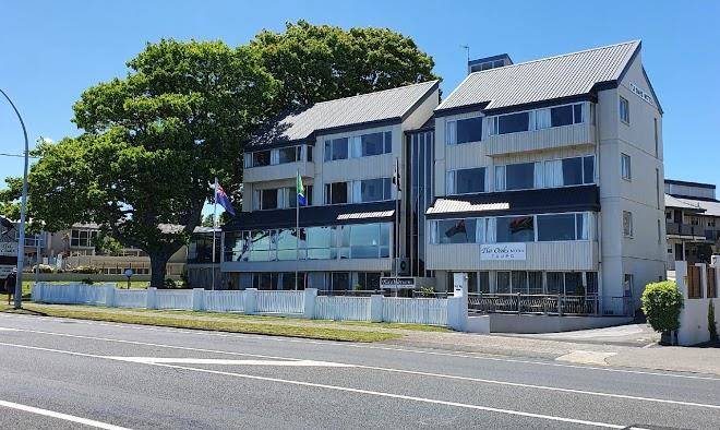 Tui oaks motor inn