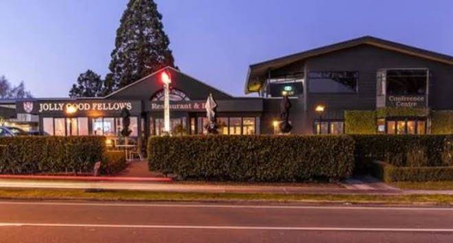 Twin peaks lakeside inn