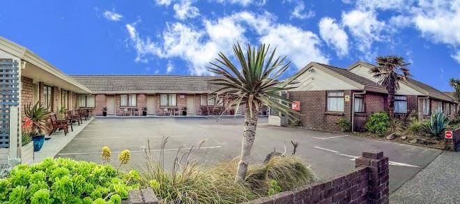 Foreshore motor lodge