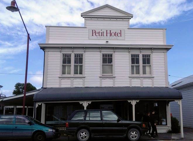Petit hotel