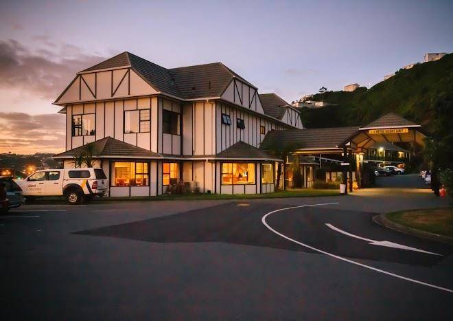 Capital gateway motor inn