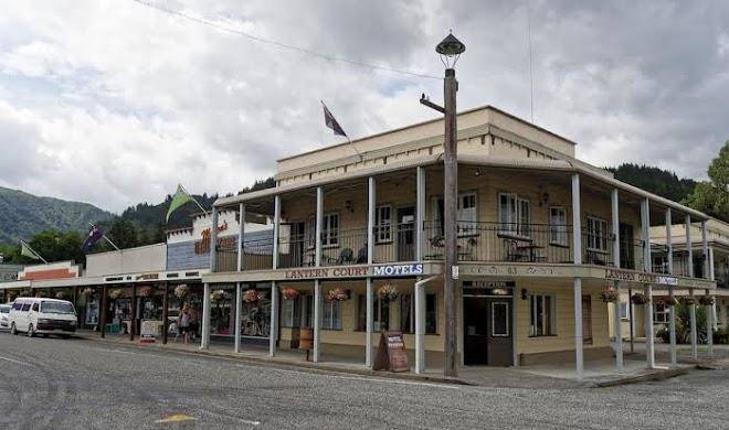 Lantern court motel