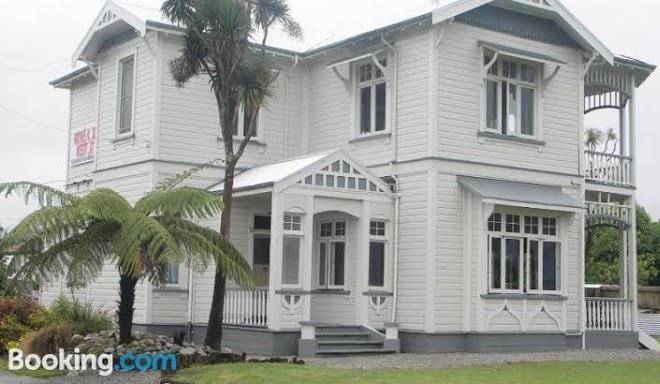 Waynes world flashpacker accommodation