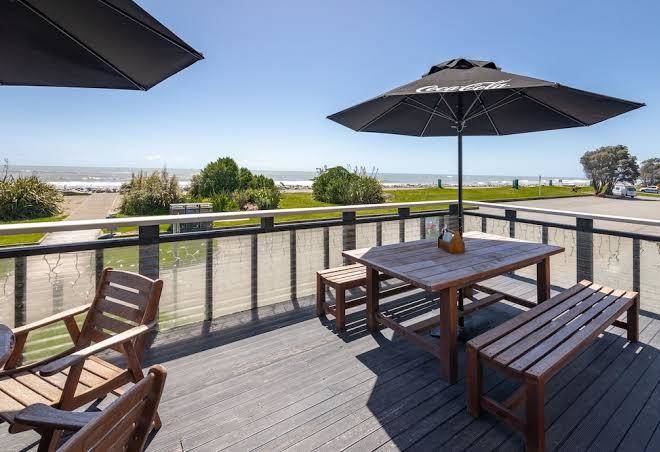 Beachfront hotel hokitika