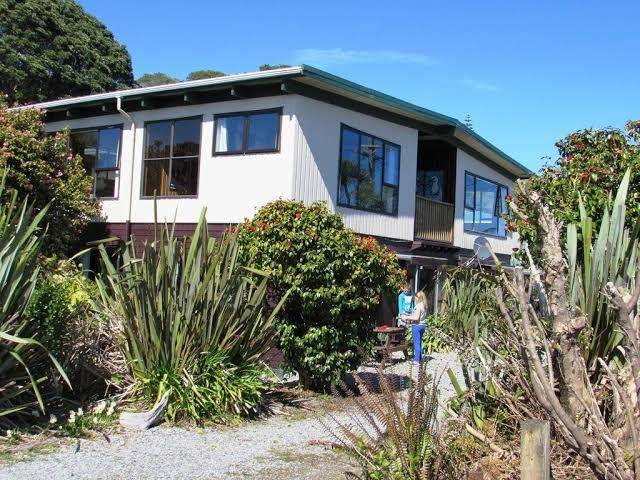 Birdsong accommodation yha hokitika