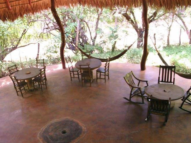 Equilibrio yoga art surf resort