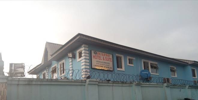 Daisy hotel and suites