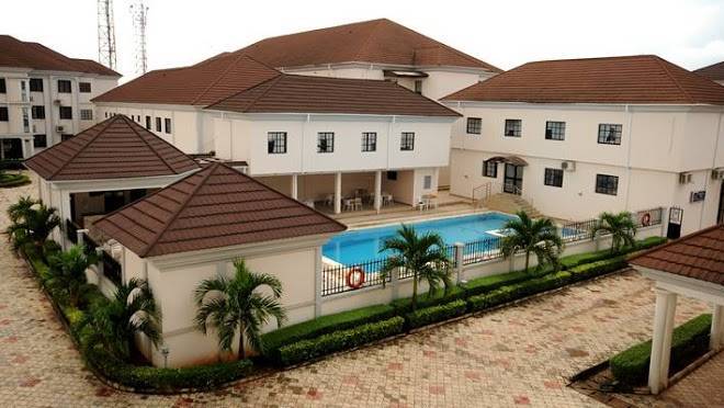 Homeville plus hotel