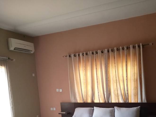 Iyore grand hotel & suites