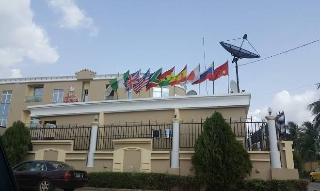 Uyi grand hotel & suites