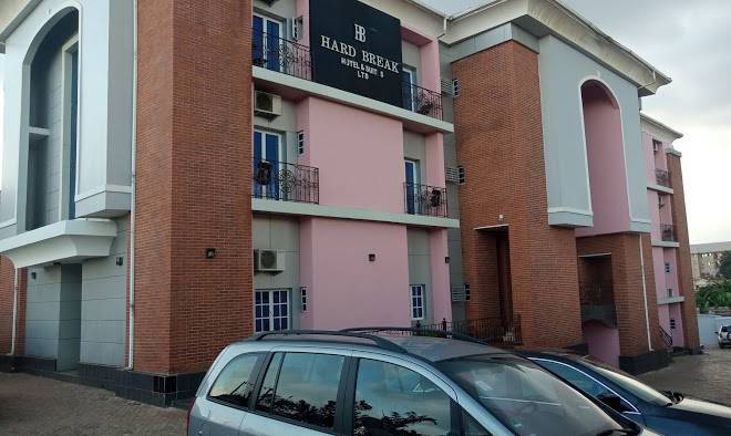 Hard break hotel & suites