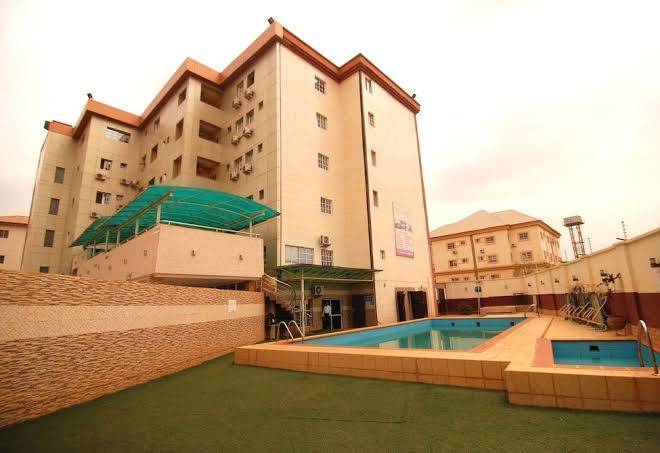 Lapour hotels