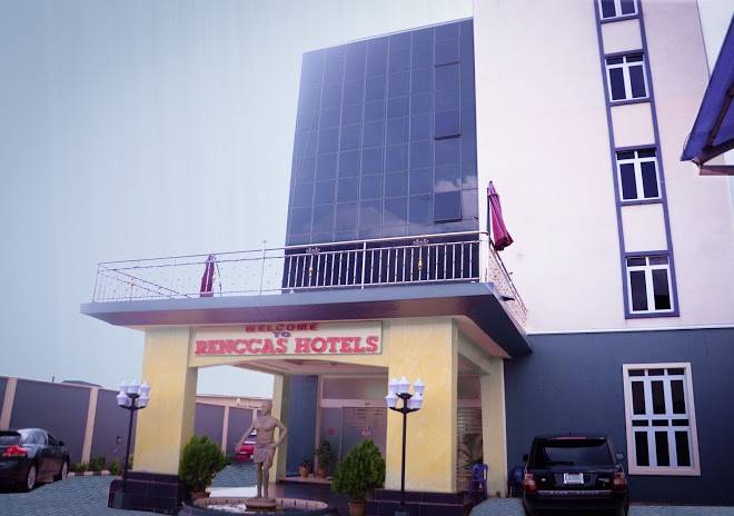 Renccas hotel & suites