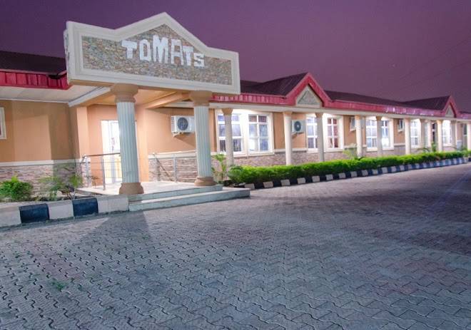 Tomats inn & suites