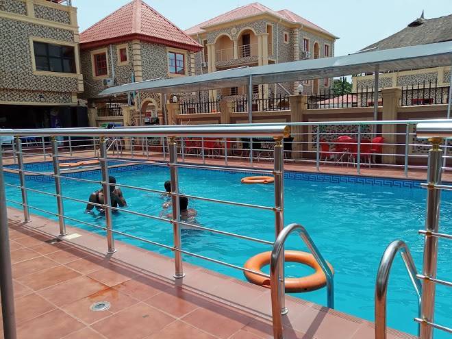 Rollykings hotel and suites