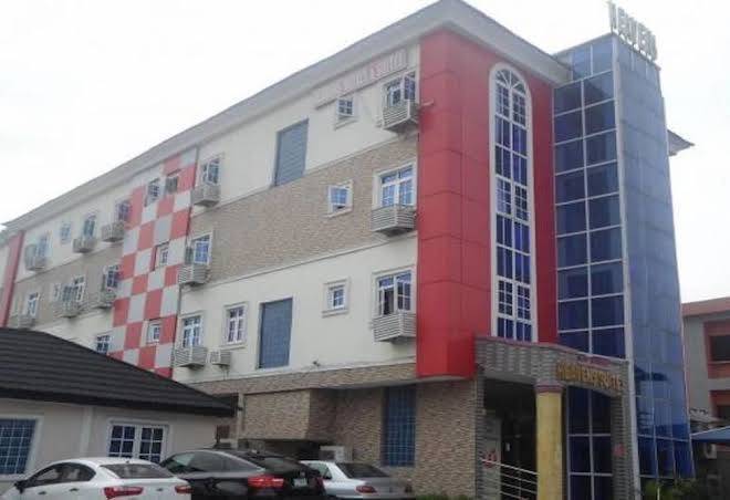 De heaven royal hotel
