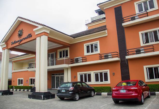 Manyxville hotel and suites