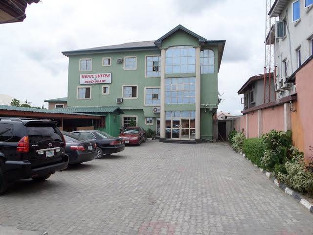 Menic suites & restaurant