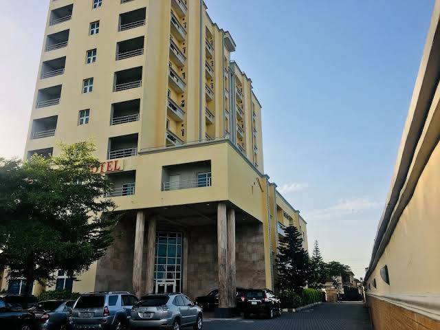 Peninsula hotel & towers