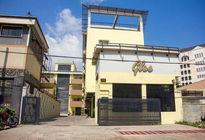 Glee hotel