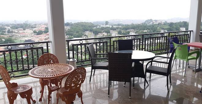 Green legacy hilltop