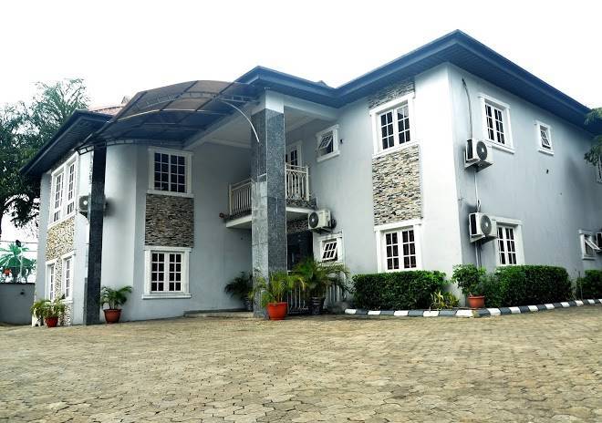 Royal vantage hotel and suites