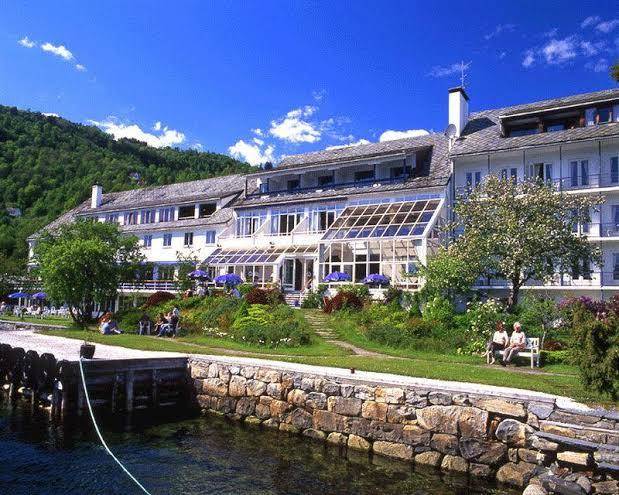 Brakanes hotel by fjordtind