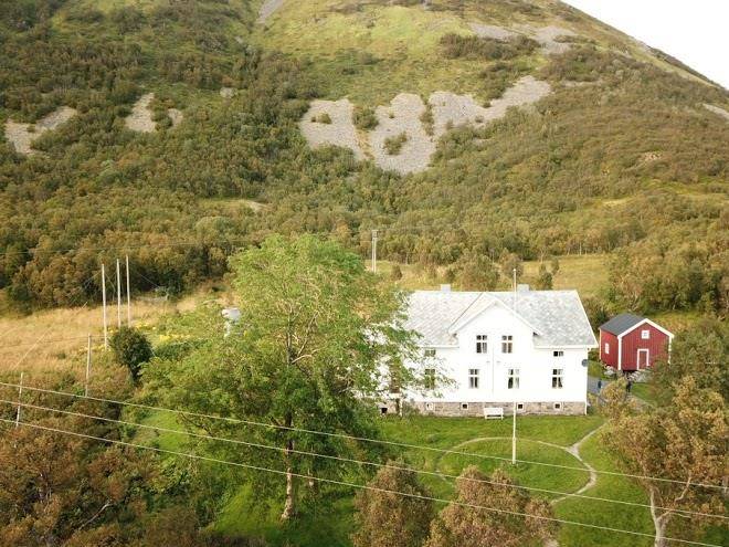 Oksnes gjestegard og leirskole