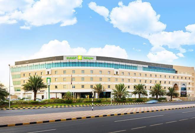 Holiday inn muscat al seeb image