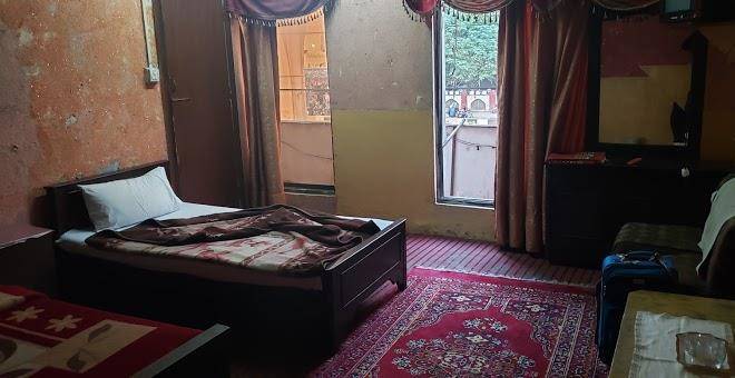 Al moiz hotel
