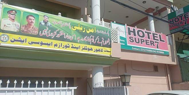 Lahore hotel super 7