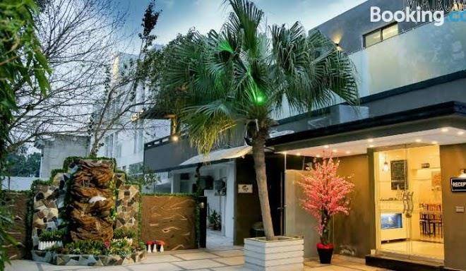 Mairona hotels gulberg