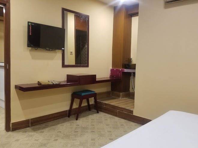 Metro crown safari hotel airport