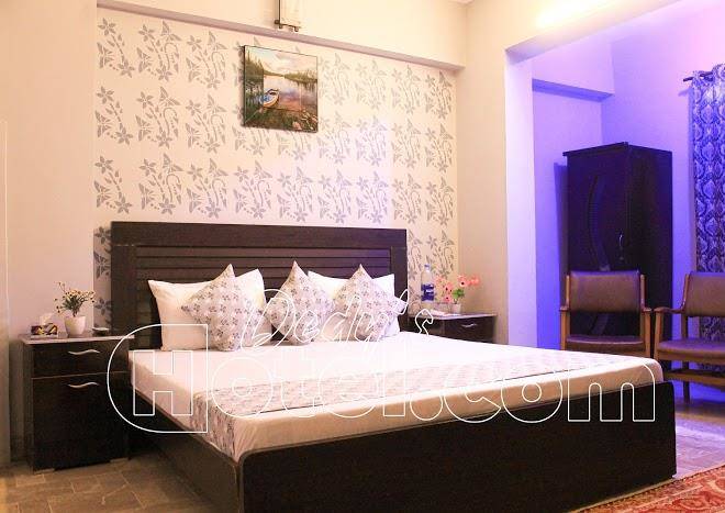 Dedys hotel rashid minhas