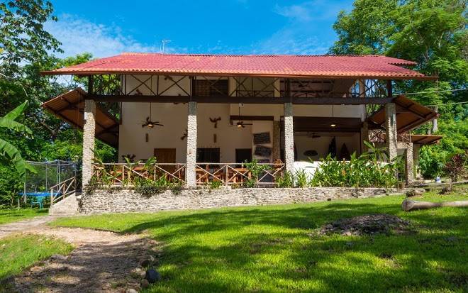 Istmo yoga and adventure retreat