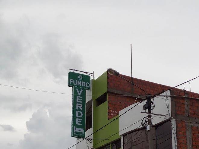 Fundo verde hotel