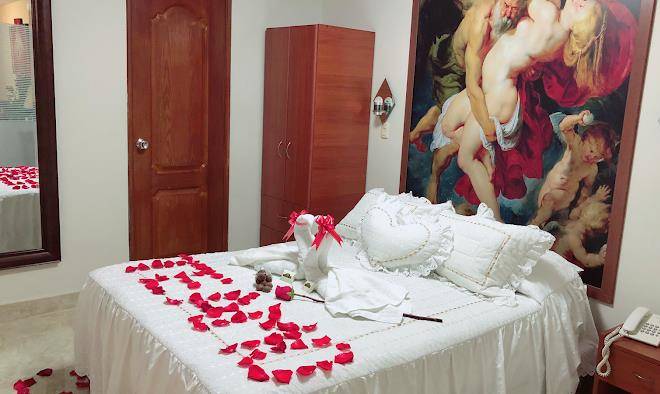 Jultom Inn Hotel & Suites Image