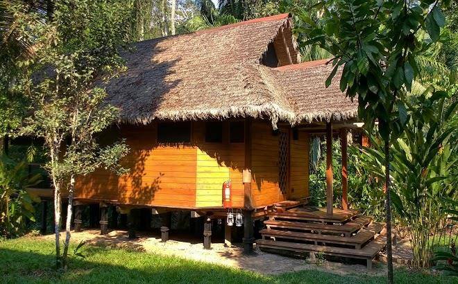 Inkaterra guides field station