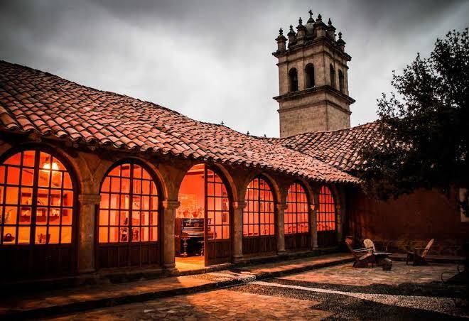 La casona lampa