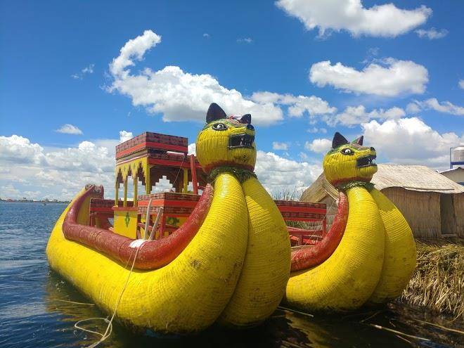 Capital De Las Islas Flotantes De Los Uros Lago Titicaca Peru Image