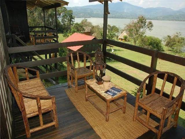 La sirena lake lodge laguna azul