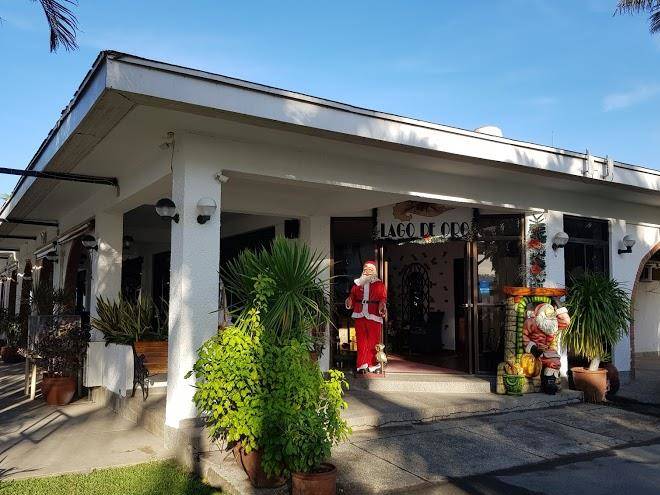 Lago de oro beach club