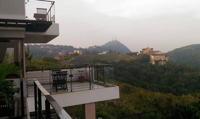 8 suites hotel