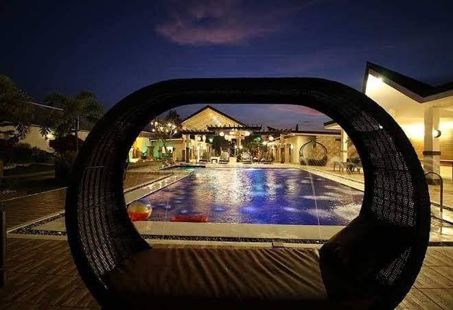 A&a garden suites