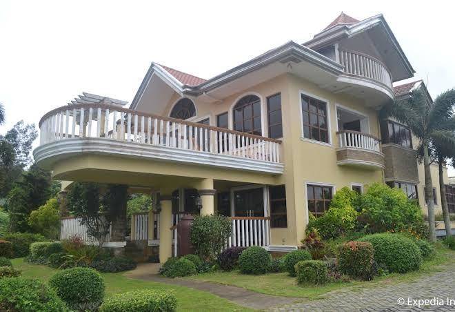 The Q Hotel & Restaurant Image