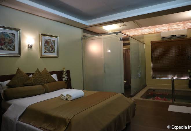 Splash Suites Laguna Image