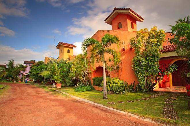 Pueblo Por La Playa Image