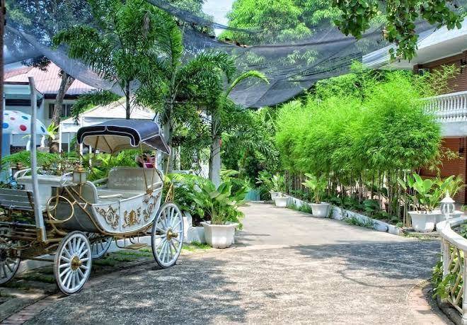 Luljetta's place garden suites