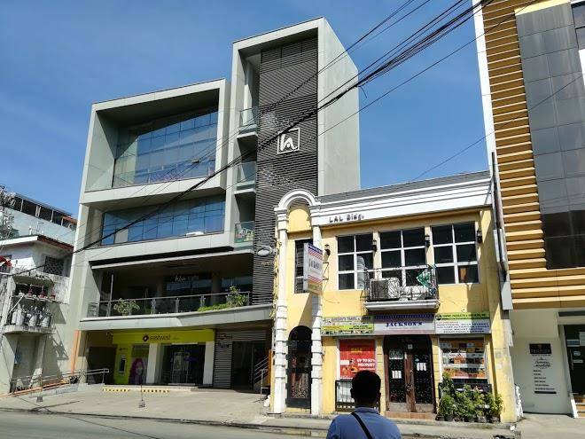 One hive hotel and suites